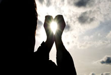 奇异果体育:曼联与纽卡斯尔的比赛中,红魔0-2失利,卡塞米罗错失良机.